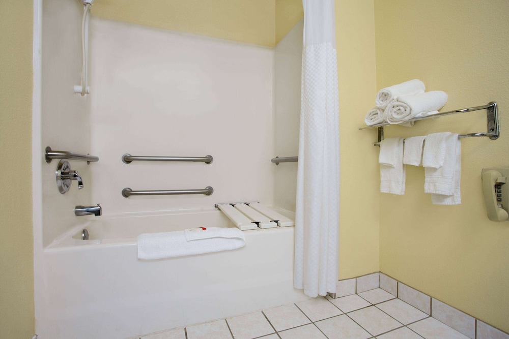 Super 8 By Wyndham Lynchburg Va 34/37