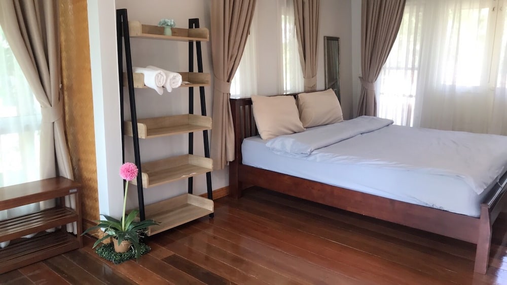 THAI, MINI, SUITE