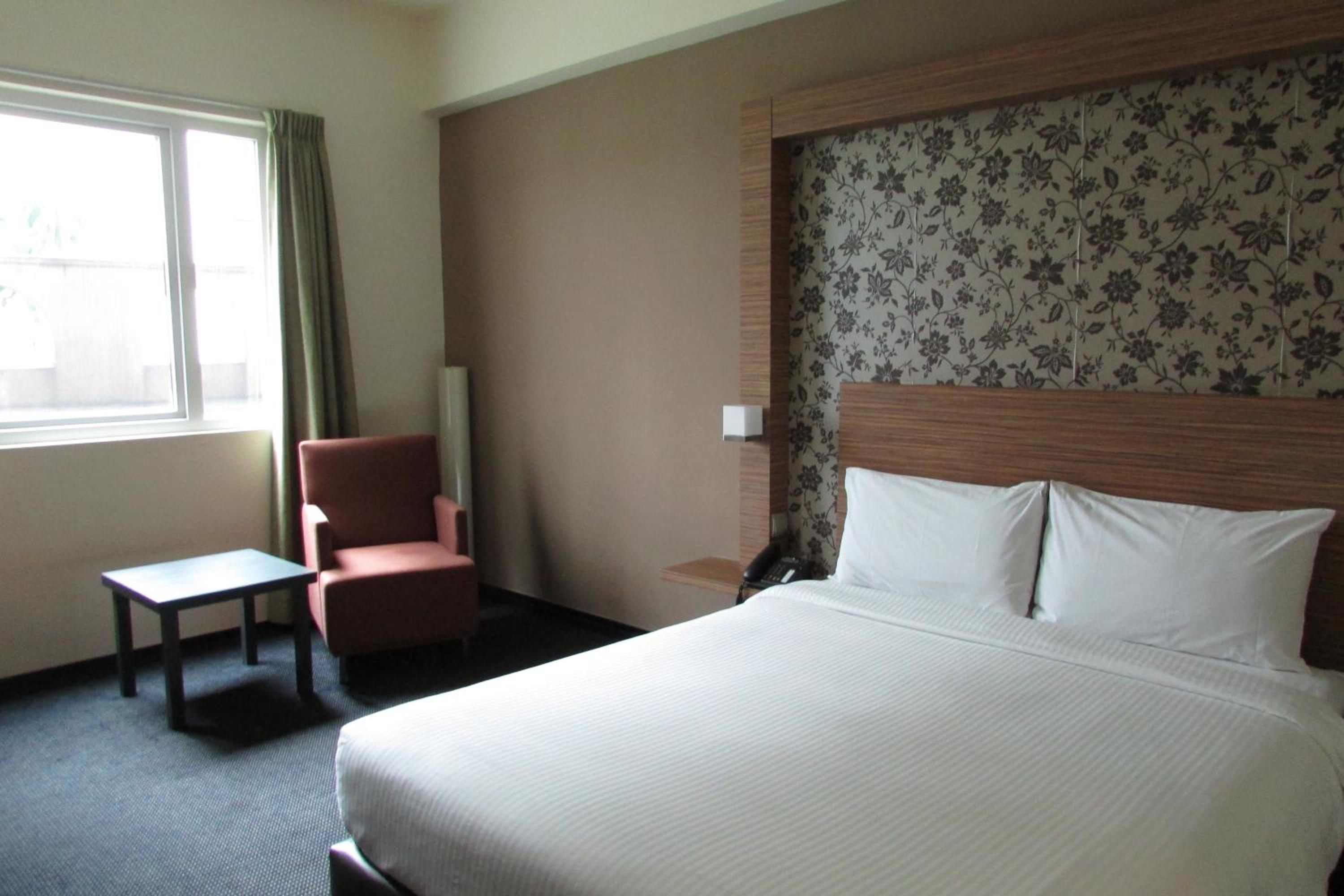 Deluxe, Queen Bed