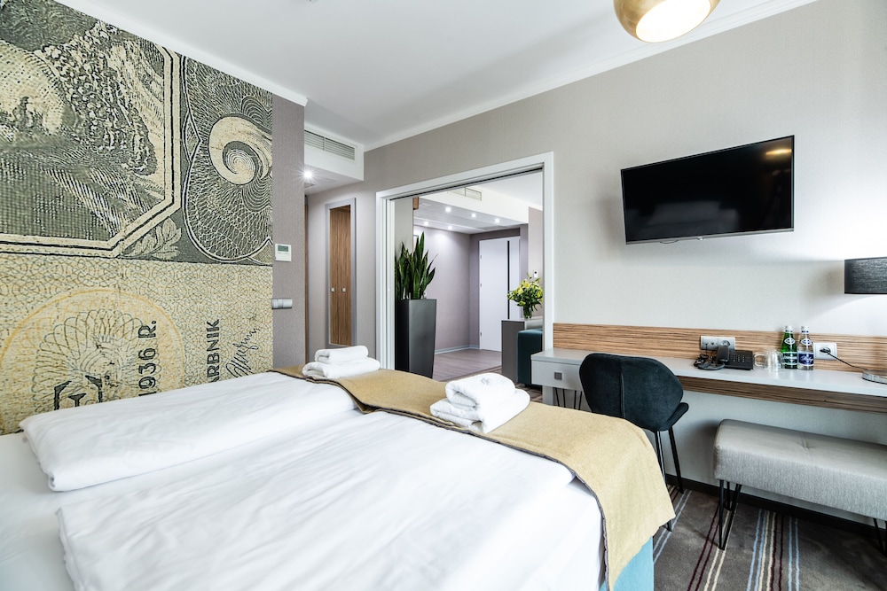 Perfect Hotel 8/55