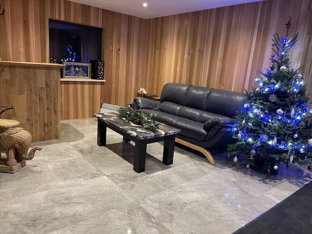 Da Vinci Guest House Gatwick 32/56