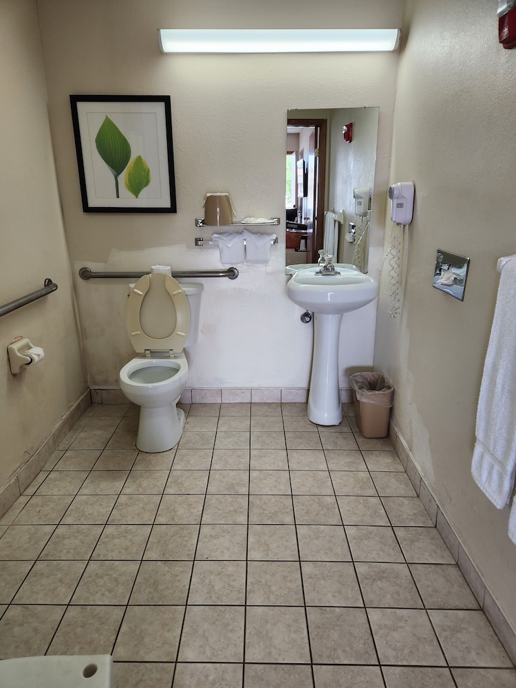 WestSpring Inn - Westlake Cleveland 19/36