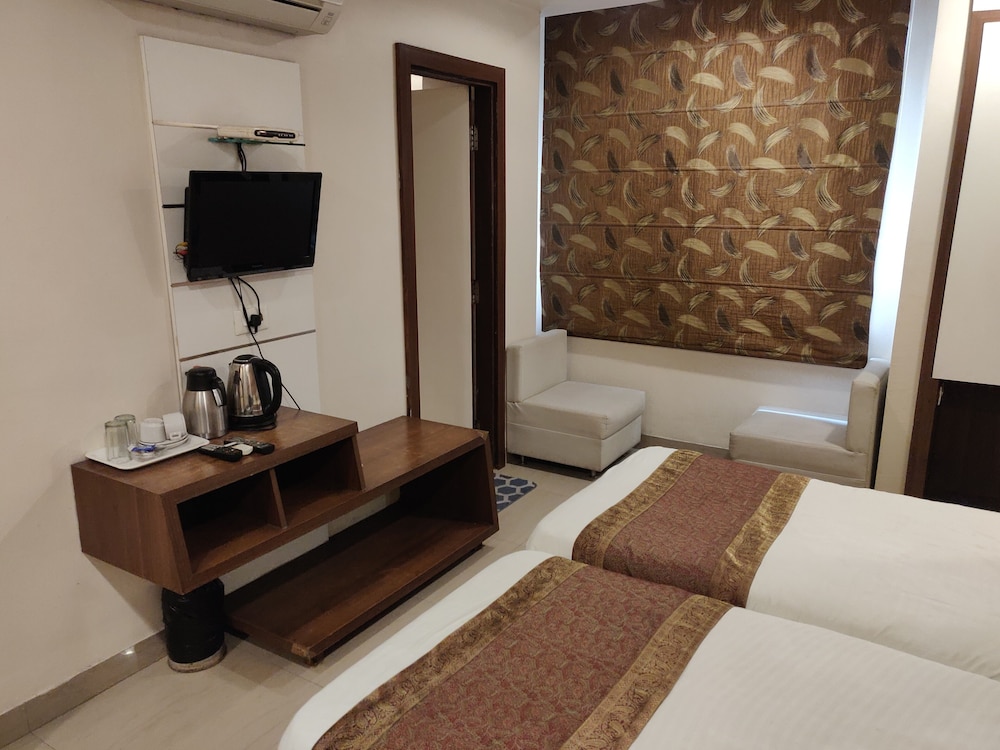 Nirvana Hotel 15/18