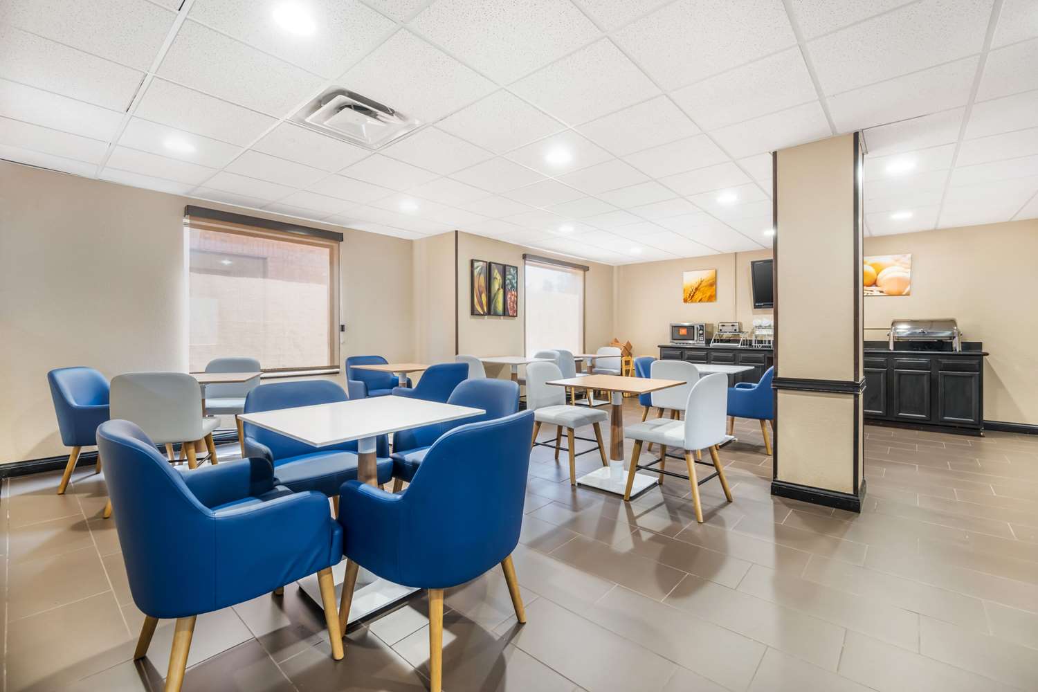 Comfort Suites Louisville Airport 24/35