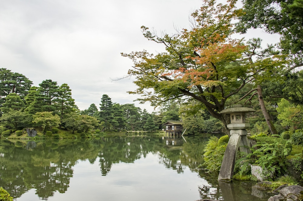 Kanazawa Hakuchoro Hotel Sanraku 44/48