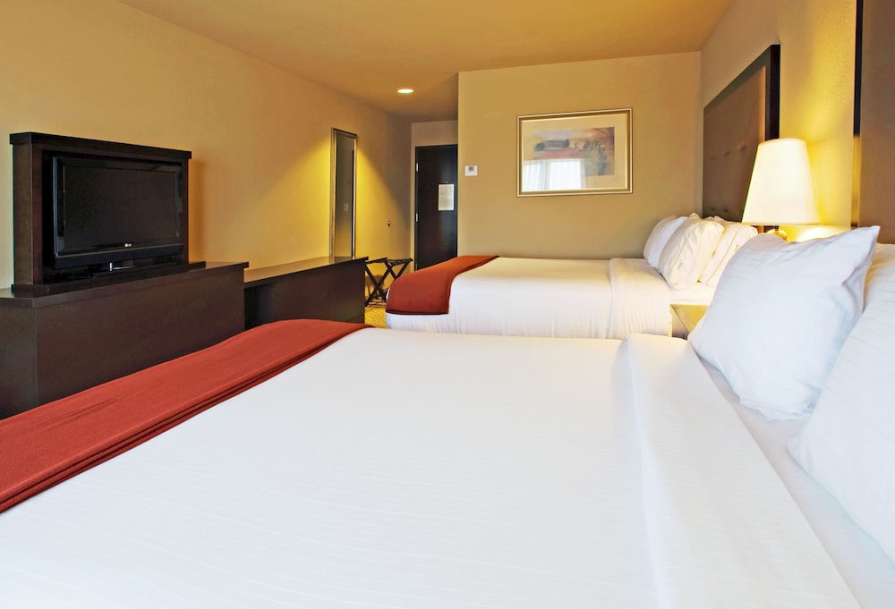 Holiday Inn Express Hotel & Suites Wichita Falls 25/52