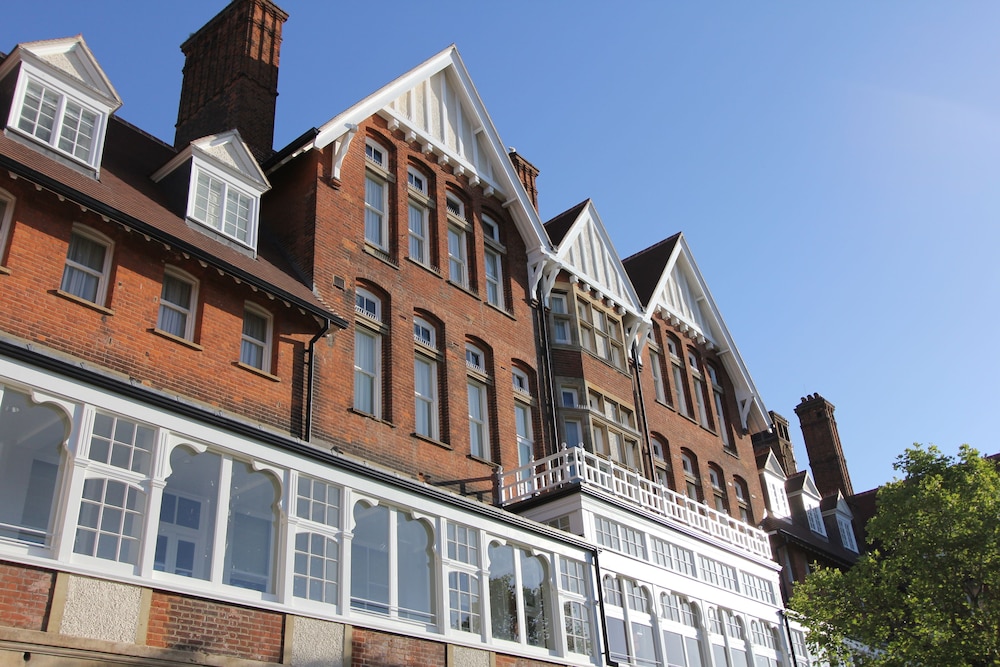 Yarrow Hotel 4/53