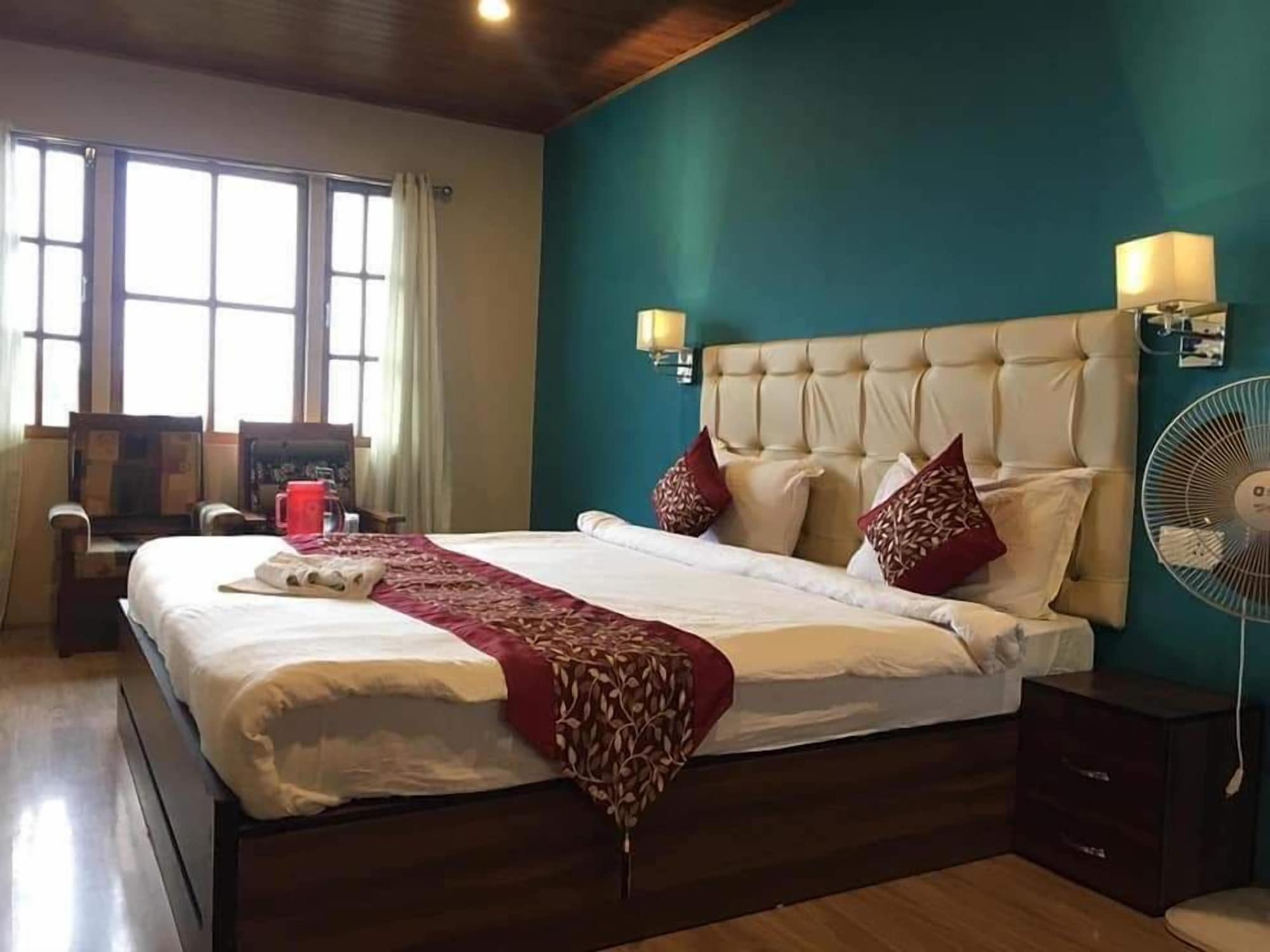 EXECUTIVE, TWIN BEDS, QUEEN BED