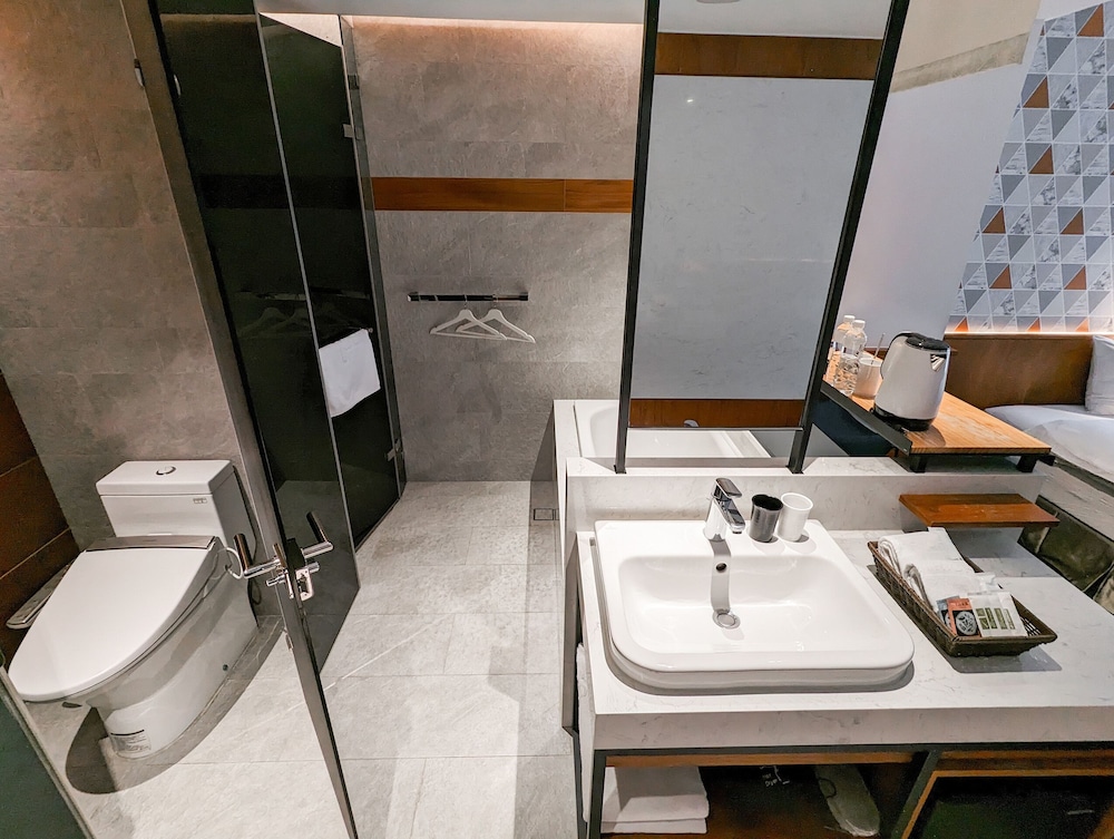 CHECK inn Taichung Zhongshan 46/50