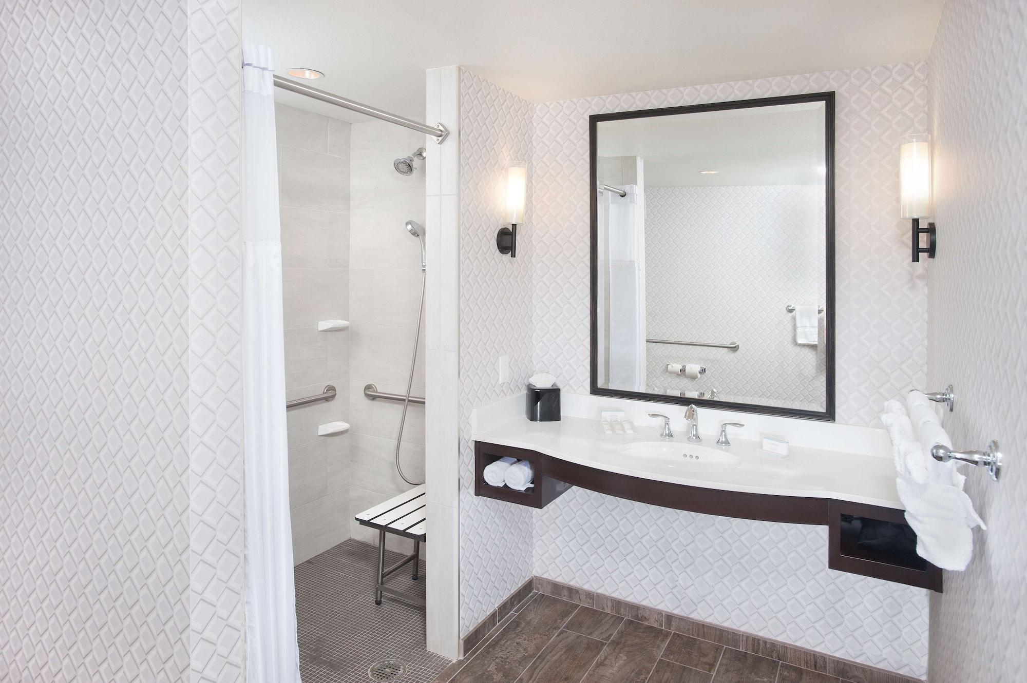 غرفة بغرفة نوم واحدة، Hilton Garden Inn Burbank Downtown 5/6