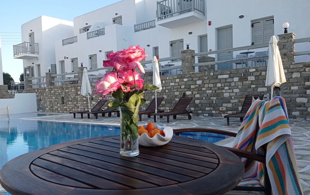 Summer Shades Hotel 55/64