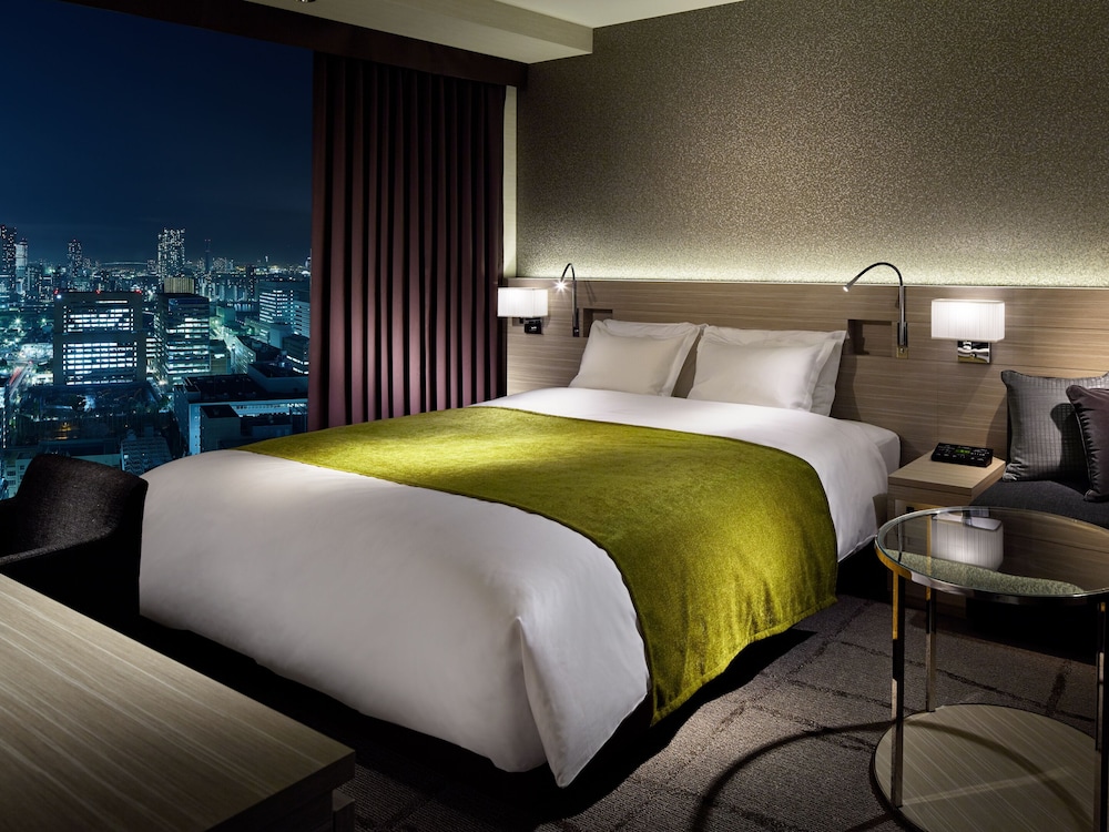 DELUXE, KING BED, SMOKING