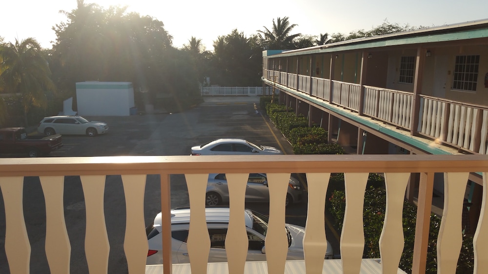 Combate Beach Resort Ex Parador 44/50