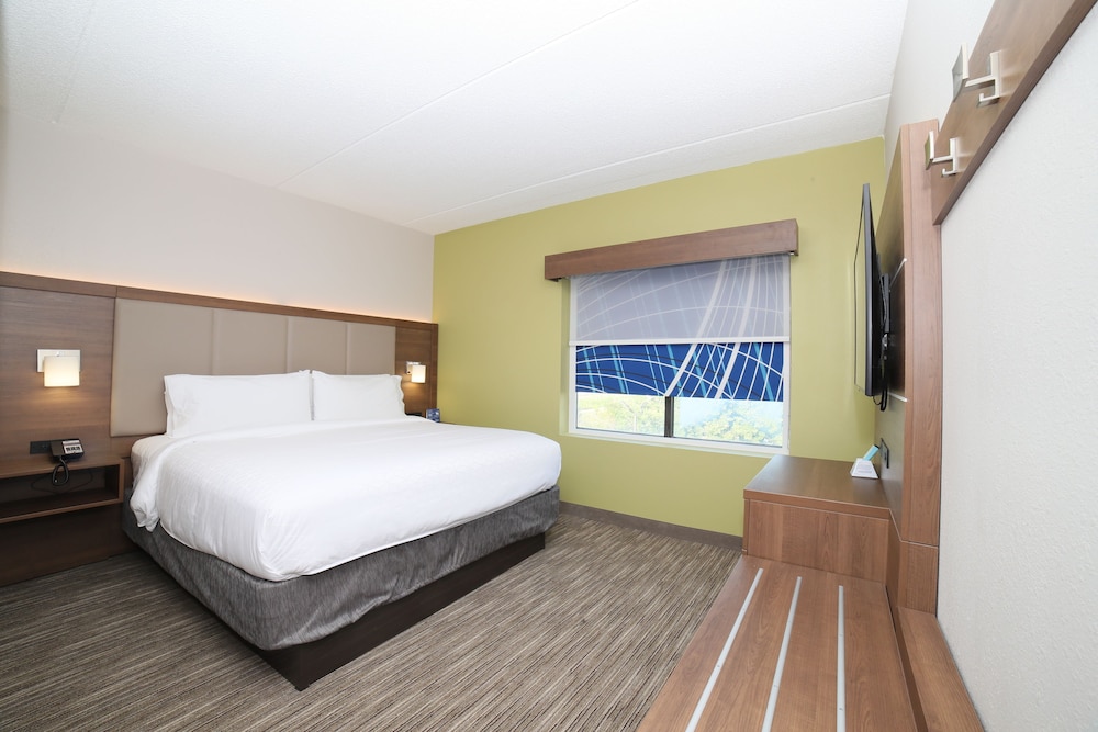 Holiday Inn Express Naperville 28/69