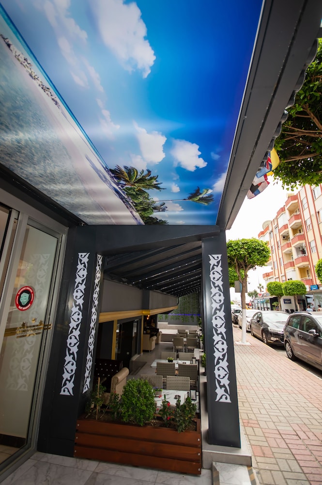 Moonbow Beach Hotel 41/50