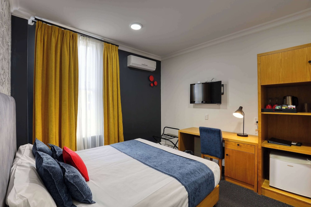 SUPERIOR, KING BED
