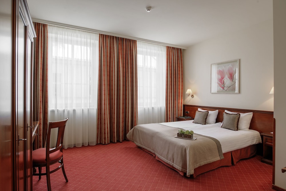 National Hotel 16/50