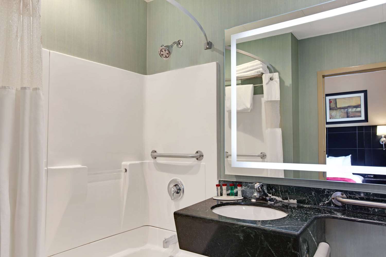 Ramada by Wyndham Bronx 53/55
