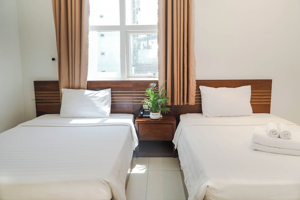 Golden Light Hotel 28/51
