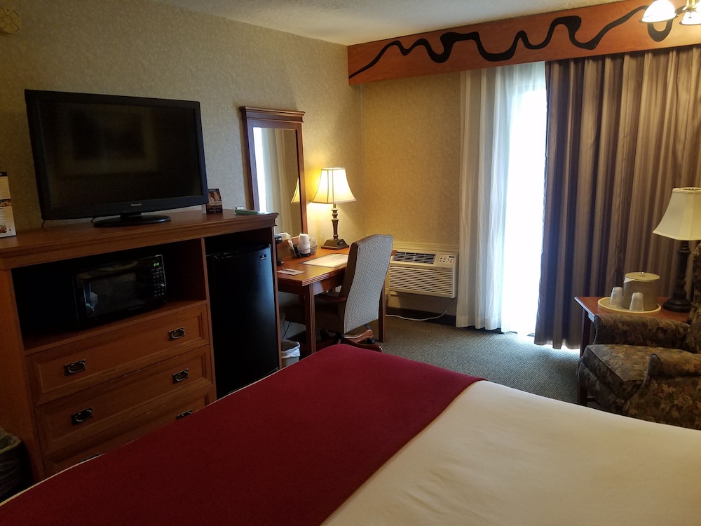 Best Western Plus Rivershore Hotel 11/28