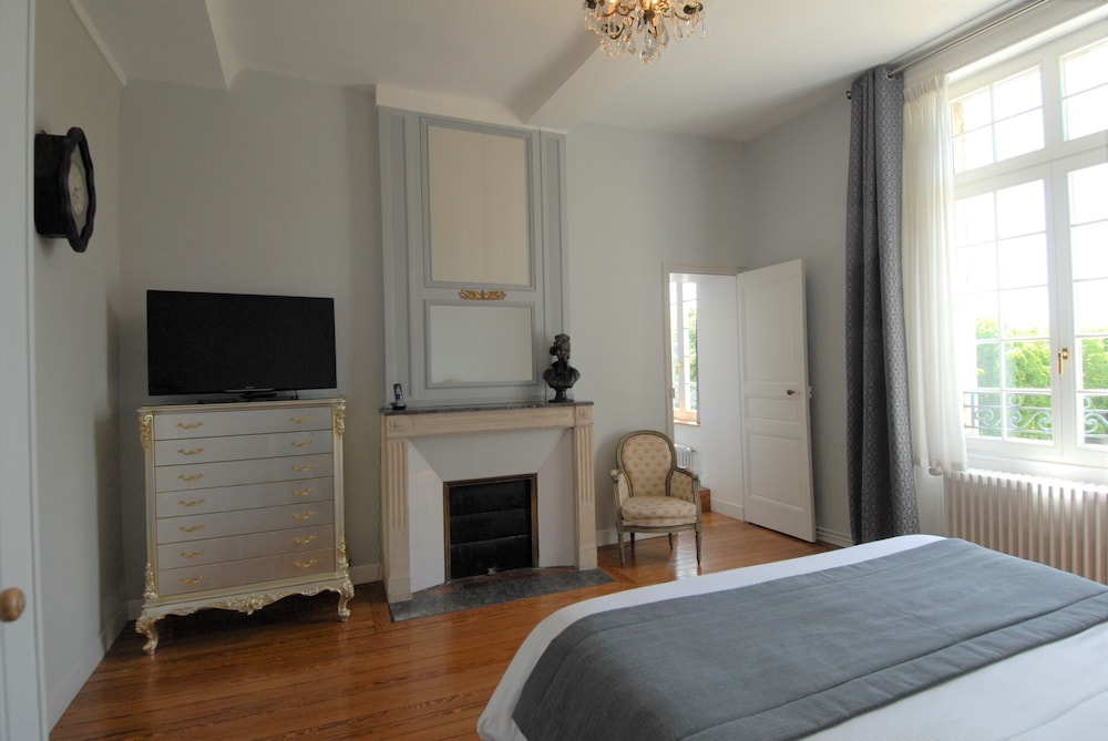 DELUXE, DOUBLE BED