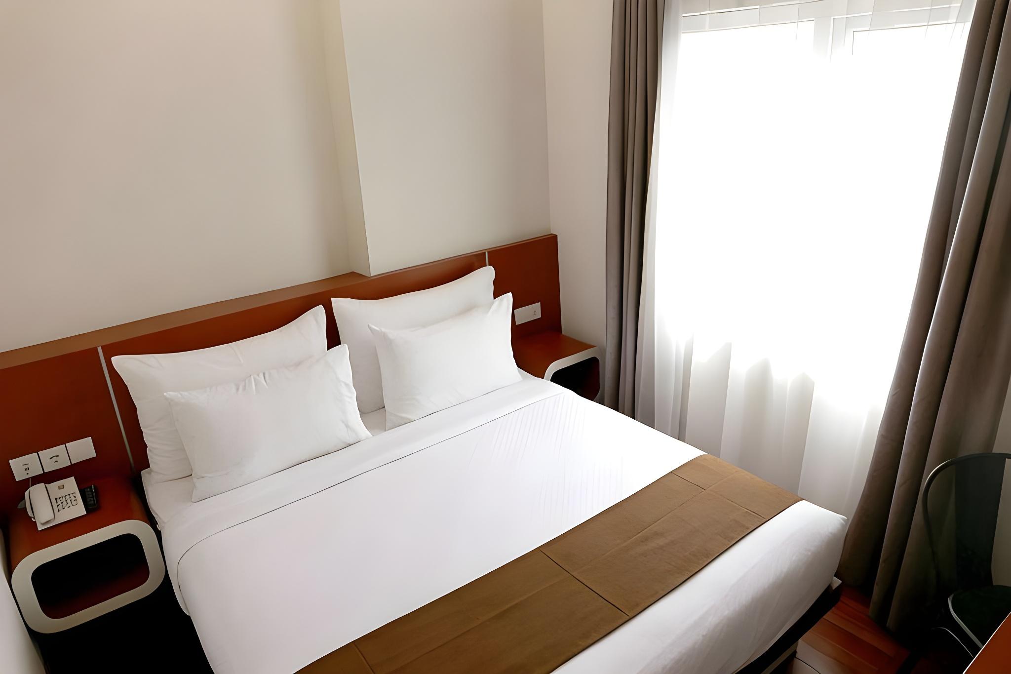 Nano, Queen Bed
