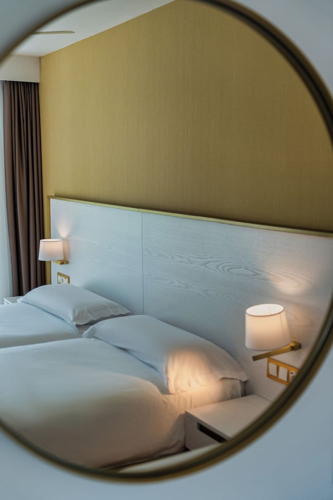ECONOMY, TWIN BEDS