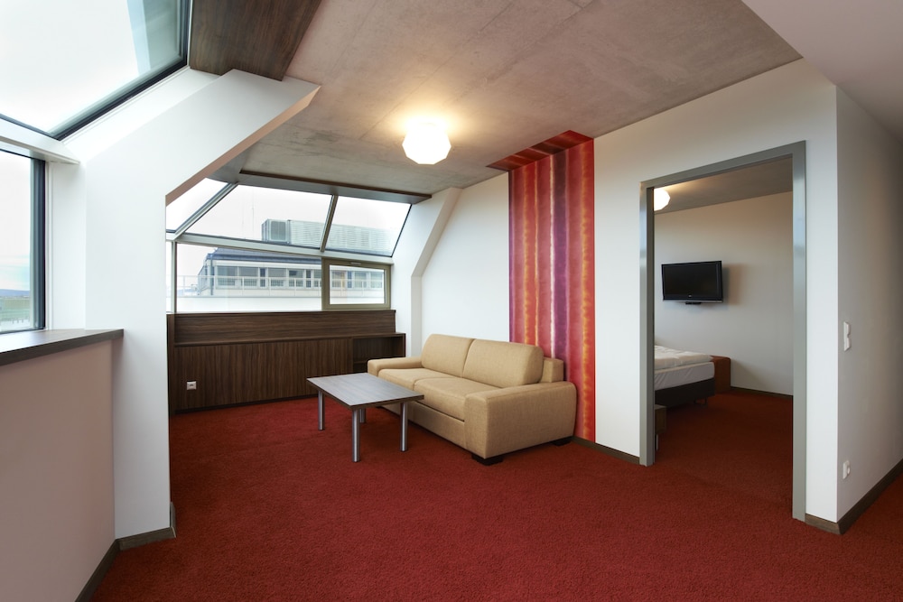 Simm's Hotel 14/41