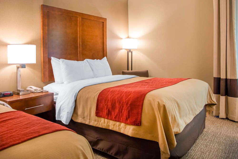 Comfort Inn Dayton - Huber Heights 10/35