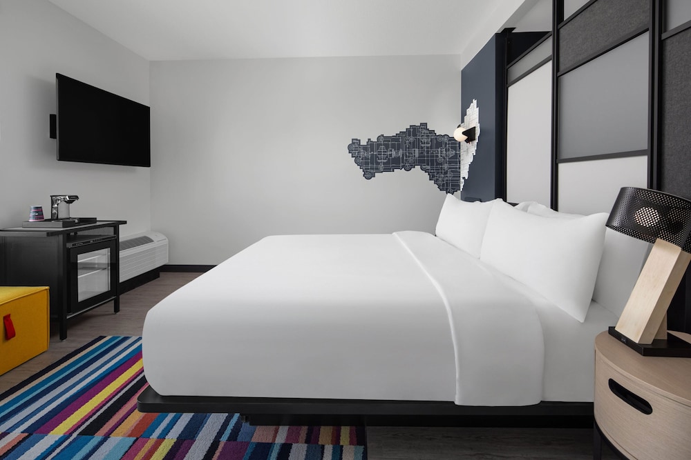 Aloft Tampa Midtown 17/53