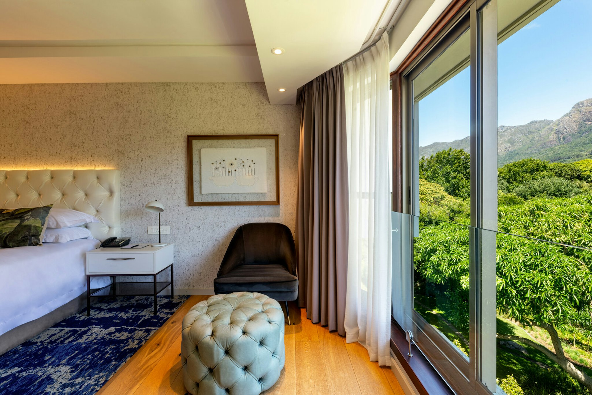 Vineyard Hotel 35/59