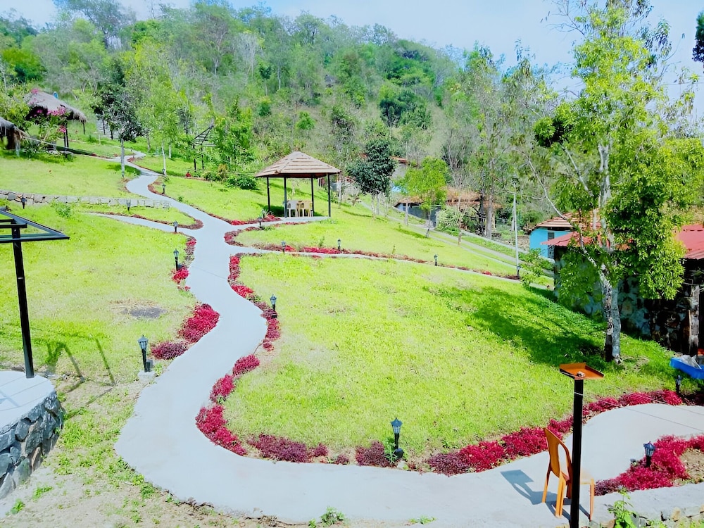 Zac's Valley Resort 38/48