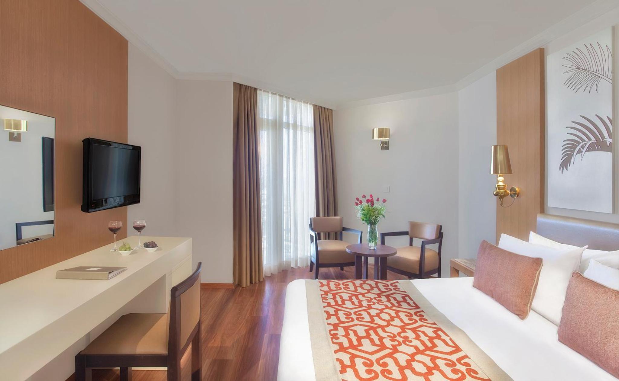 MAIN BULDING STANDART LAND VIEW