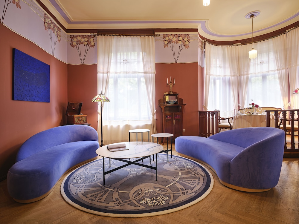 Villa Ammende Restoran and Hotell 29/50