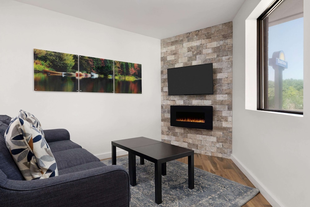 Days Inn by Wyndham Sarnia Harbourfront 33/59