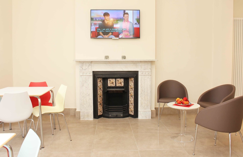 Brentwood Guest House Hotel 25/50