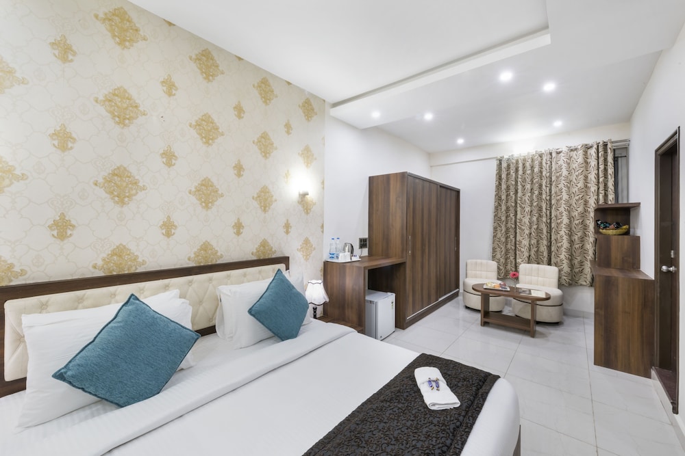 T S Royal Grand Hotel 16/33