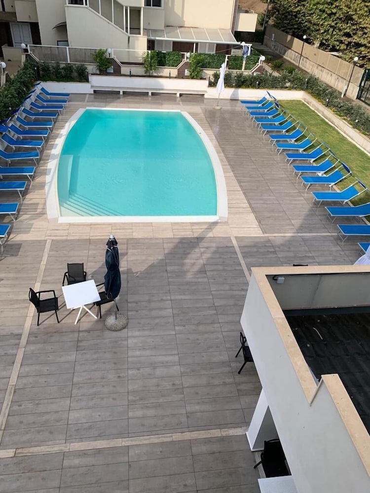 Ancora Hotel 4/72