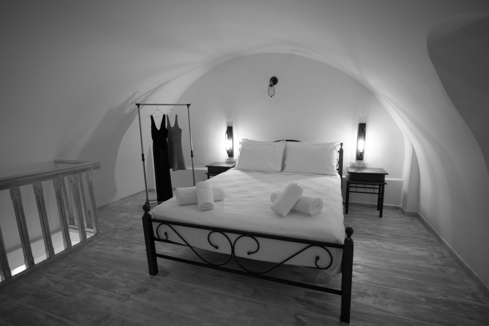 DELUXE, SUITE, TWO STORY, OUTDOOR JETTED TUB