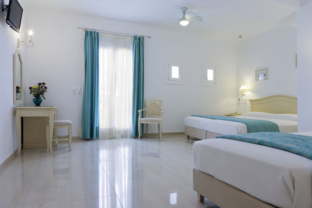 Kamari Hotel 24/73