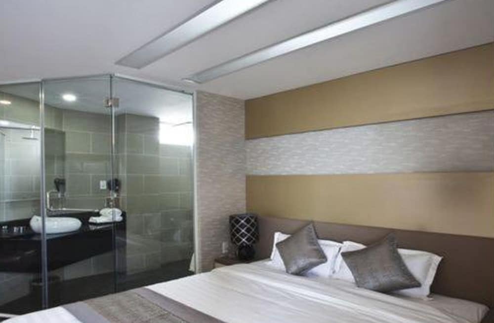 New Sun Hotel 20/50