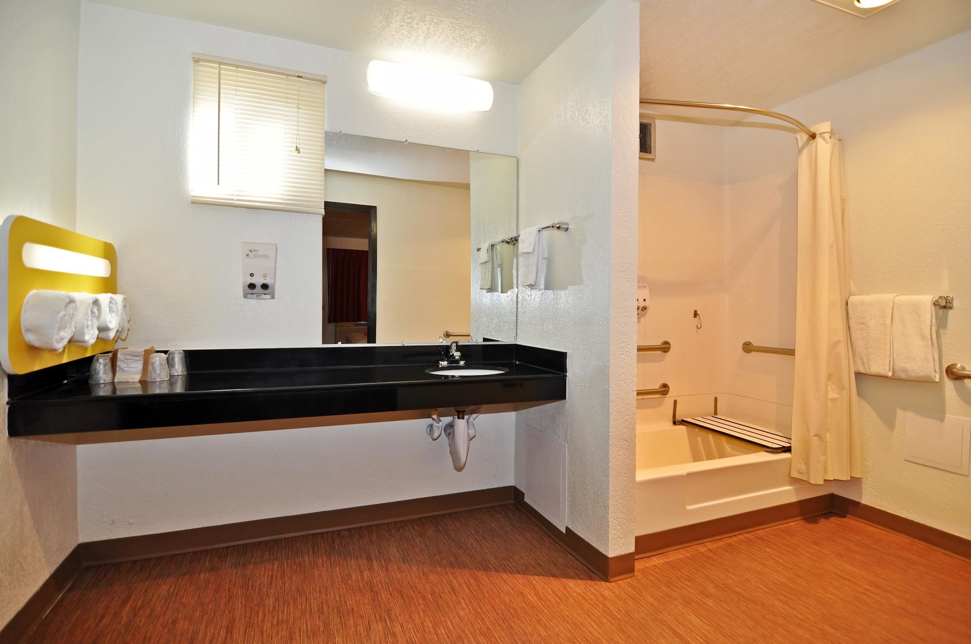 غرفة قياسية بسريرين كوين للمدخنين، Motel6 Willows, CA 9/9