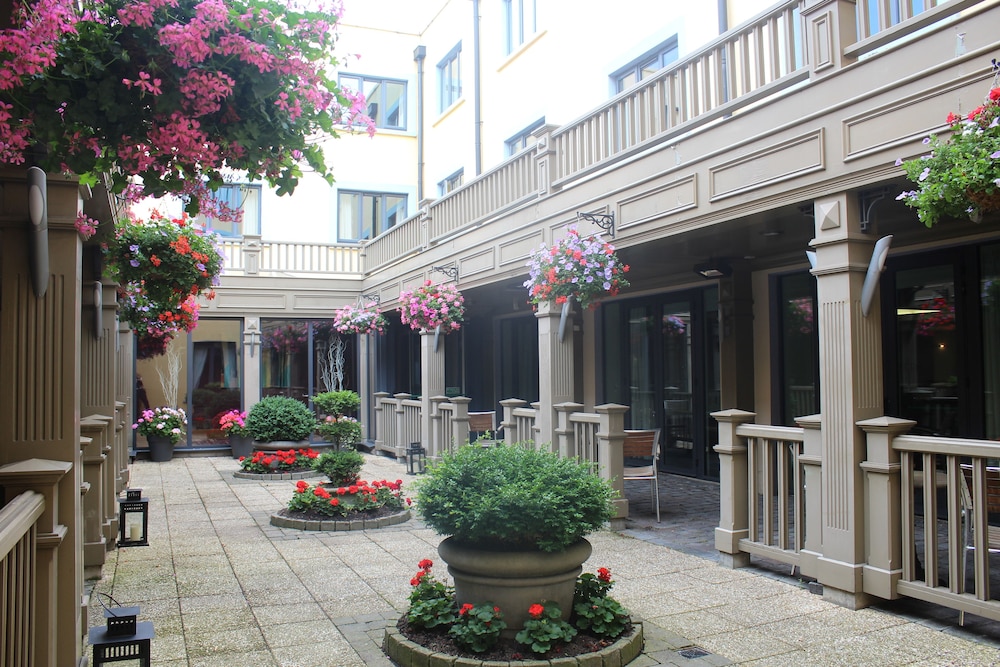 Talbot Hotel Stillorgan 3/65