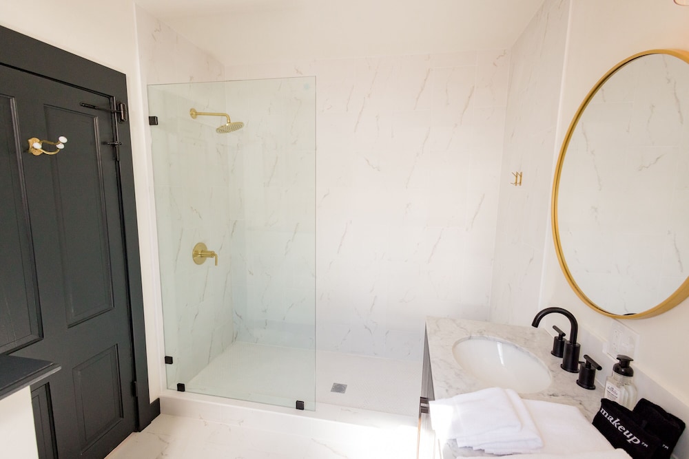 Speakeasy Suites 46/50