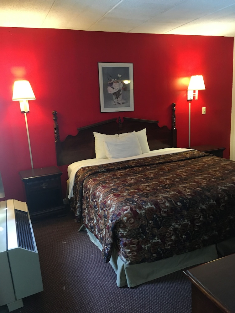 Gold Star Inn Suites 12/40