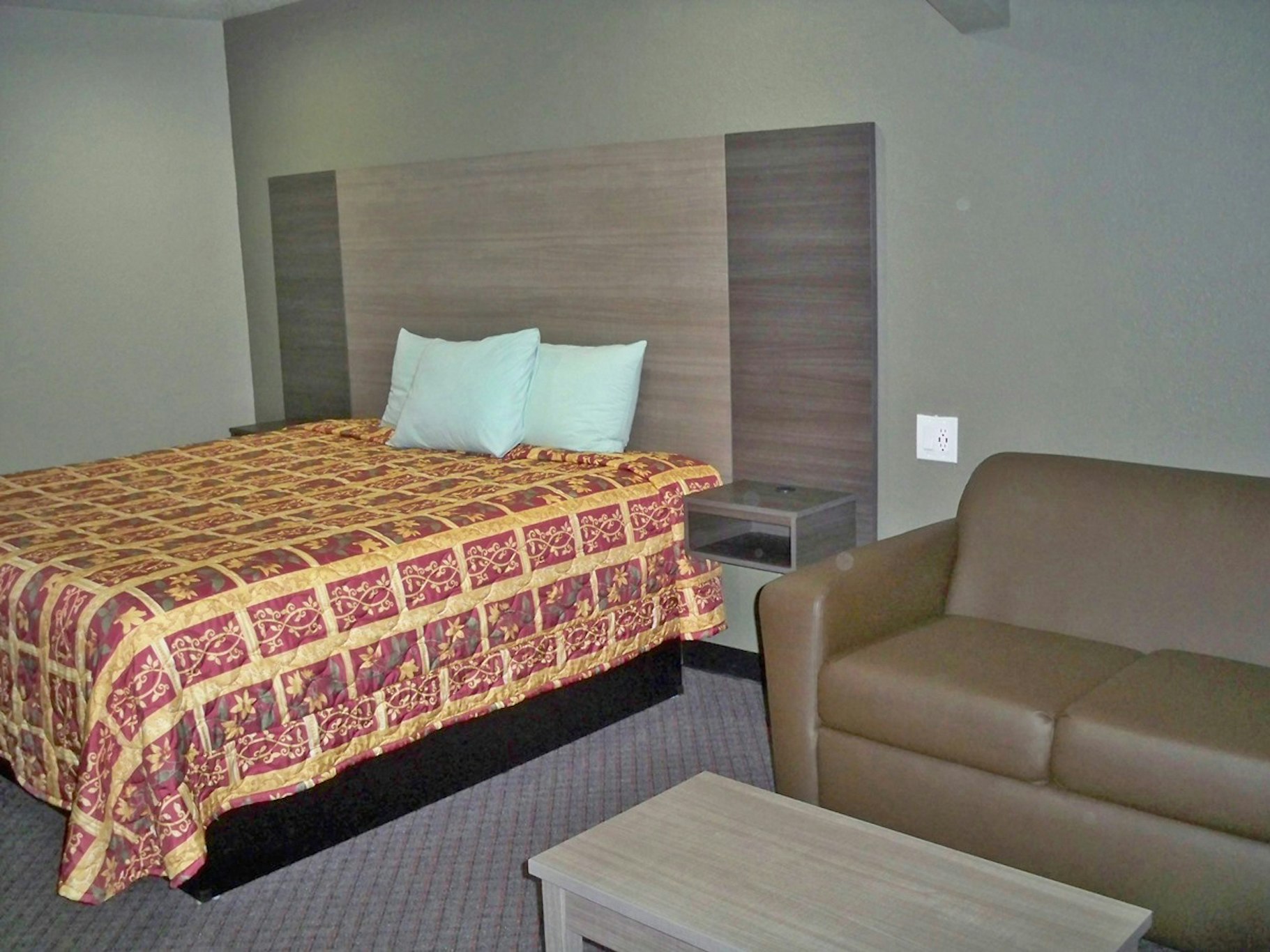 Scottish Inns And Suites 16/22