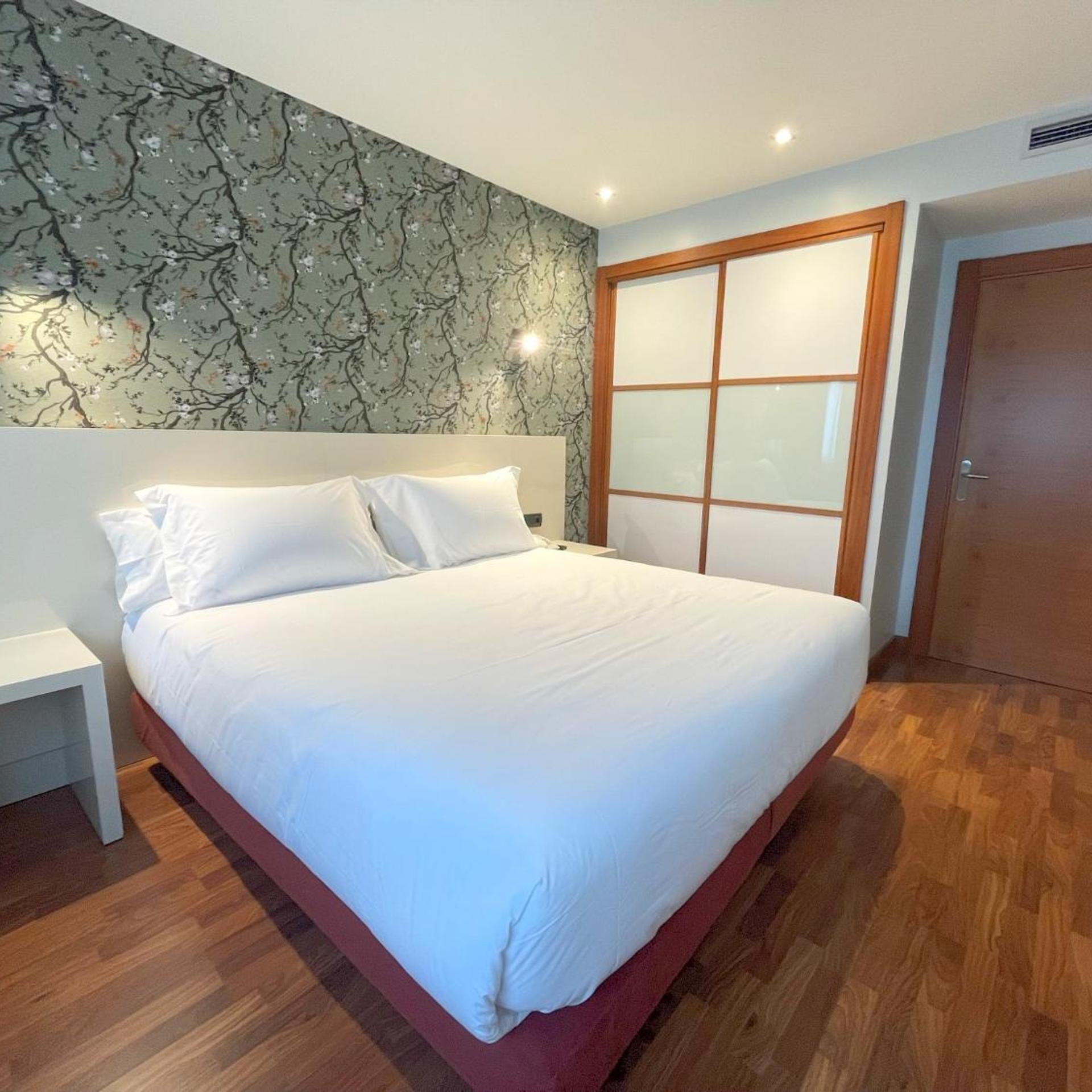 Room, Queen Bed