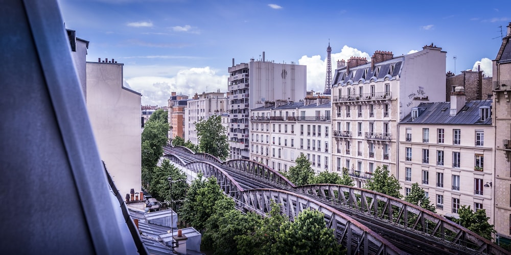Hotel Eiffel Segur 7/69