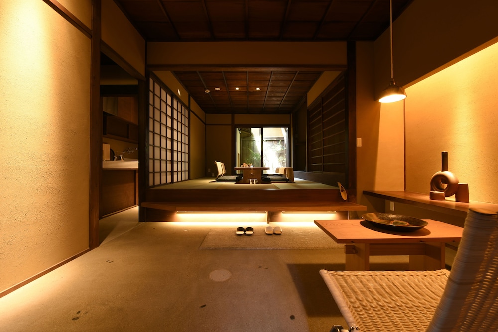 Kuraya Kiyomizu-Gojo 5/51