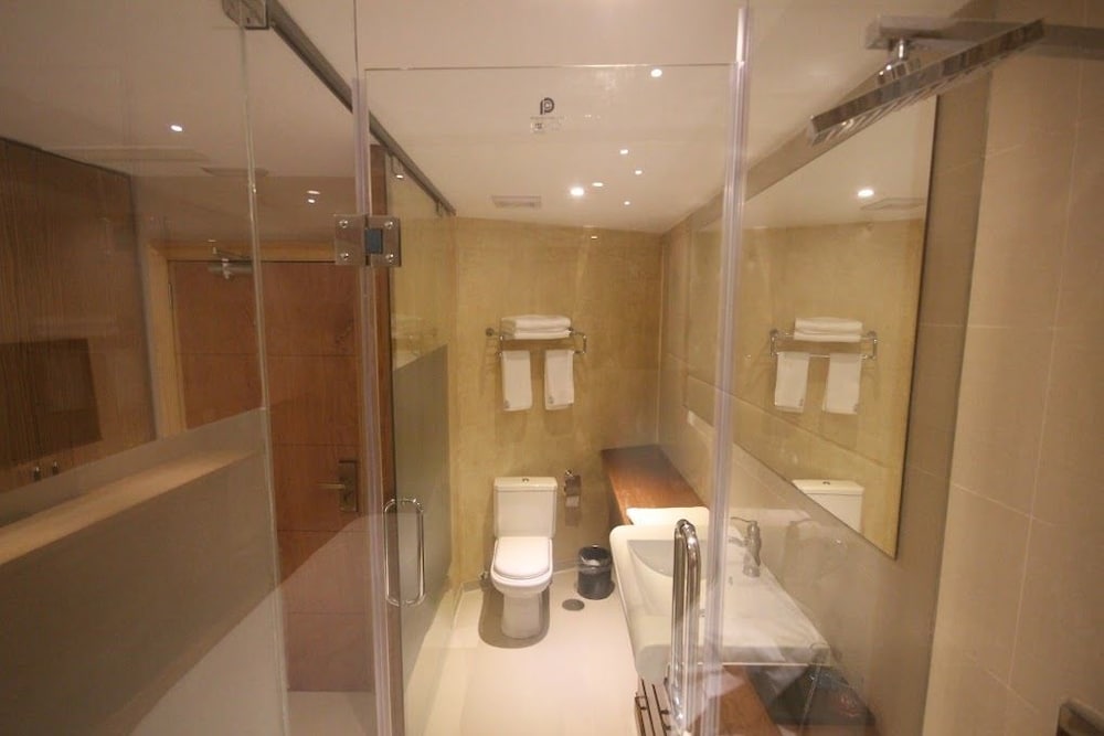 Menoir Dorsett Hotel 6/44